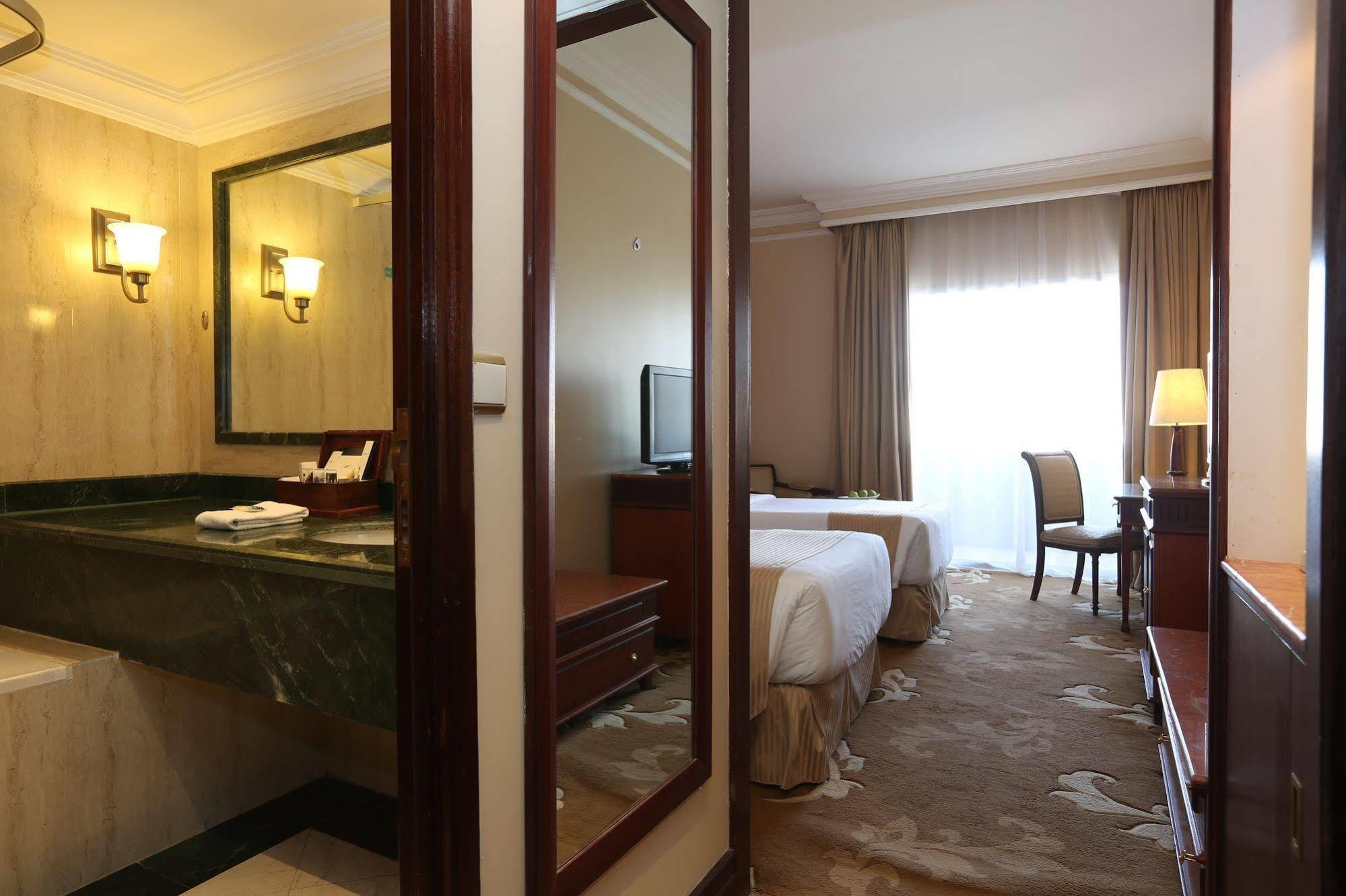 Mercure Hotel Khamis Mushayt Хамис-Мушайт Экстерьер фото
